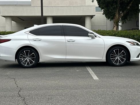 Used 2025 Lexus ES 300h w/ Premium Package FWD image 8