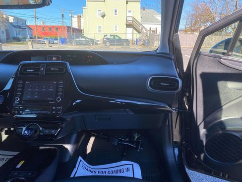 Used 2022 Toyota Prius XLE image 27