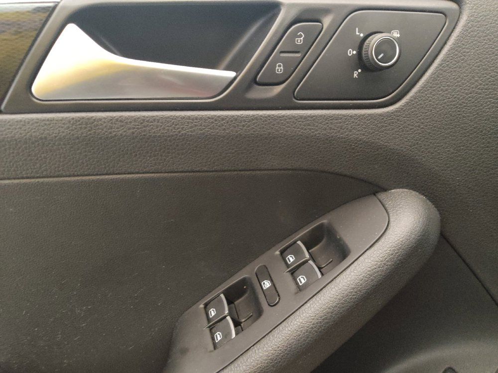 Used 2017 Volkswagen Jetta SEL FWD image 27