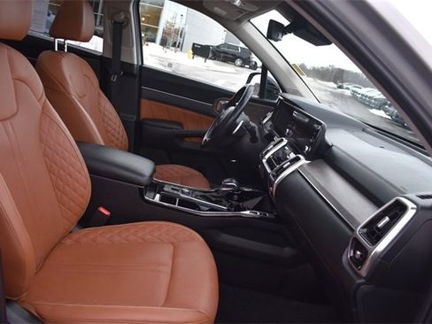 Certified 2022 Kia Sorento SX Prestige w/ Rust Color Package image 16