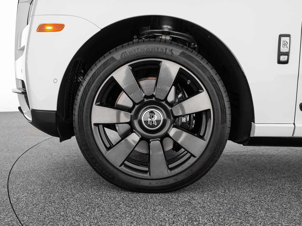 Used 2019 Rolls-Royce Cullinan AWD/4WD image 35