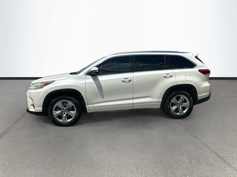 Used 2017 Toyota Highlander XLE FWD image 4