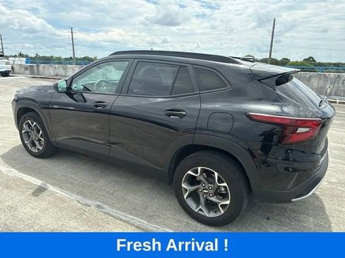 Used 2024 Chevrolet Trax LT FWD image 15