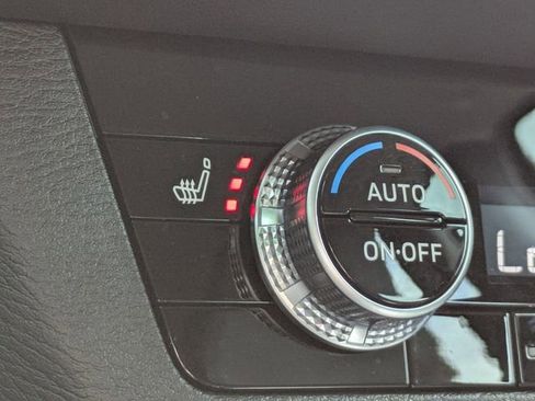 Used 2022 Mitsubishi Outlander SE image 24