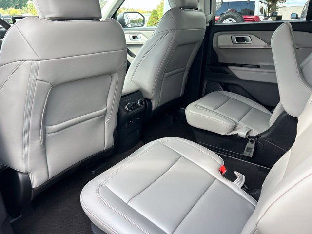 Used 2025 Ford Explorer Active w/ Active Comfort Package AWD/4WD image 17