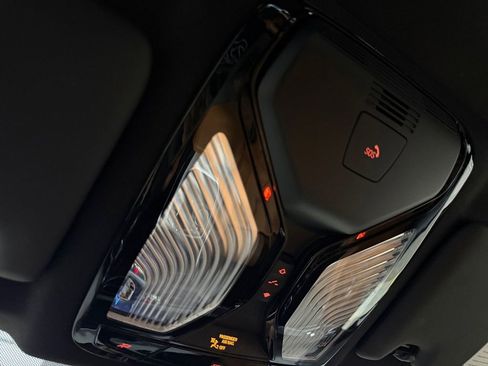 Used 2022 BMW 330e xDrive image 34