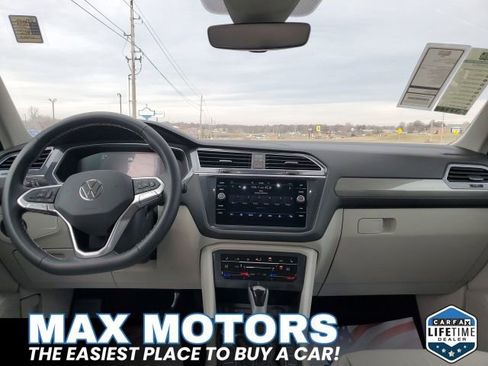 Used 2023 Volkswagen Tiguan SE FWD image 16