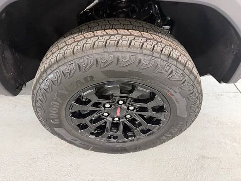 New 2026 GMC Canyon Elevation w/ Convenience Package image 4