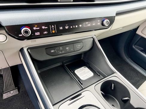 New 2026 Kia Carnival EX FWD image 23