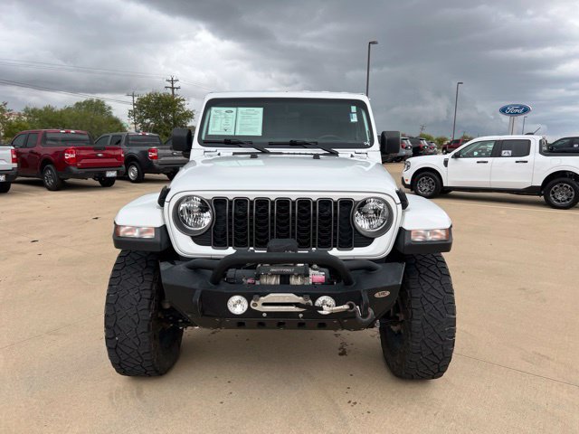 Used 2025 Jeep Gladiator Sport AWD/4WD image 3