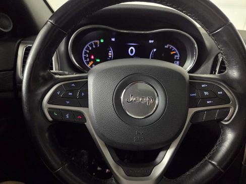 Used 2020 Jeep Grand Cherokee Laredo w/ Laredo X Package RWD image 16