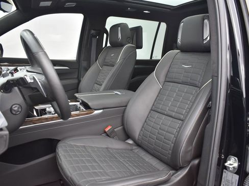 Certified 2025 Cadillac Escalade ESV Sport Platinum image 12