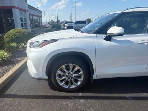 Used 2023 Toyota Highlander Limited AWD/4WD image 10