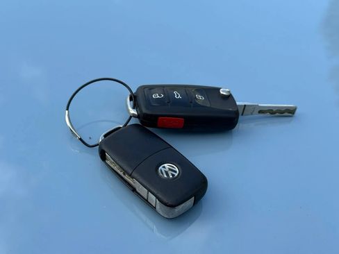 Used 2013 Volkswagen Beetle TDI FWD image 16