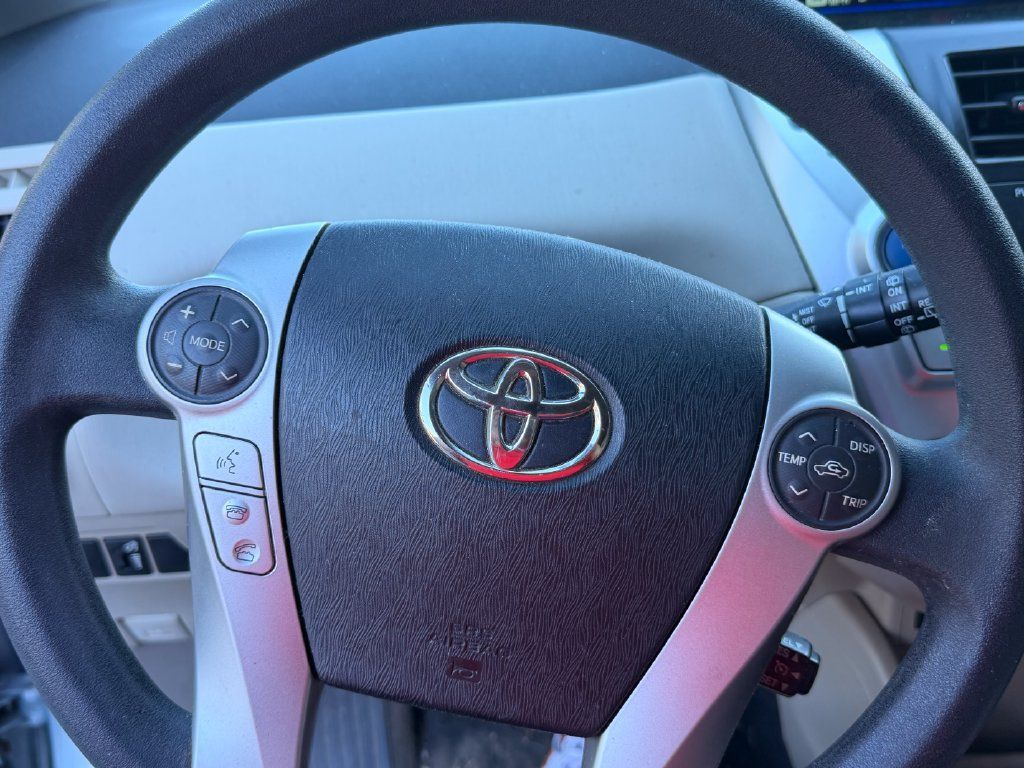 Used 2014 Toyota Prius V Three FWD image 9