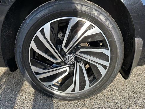 Used 2020 Volkswagen Jetta SEL Premium image 3
