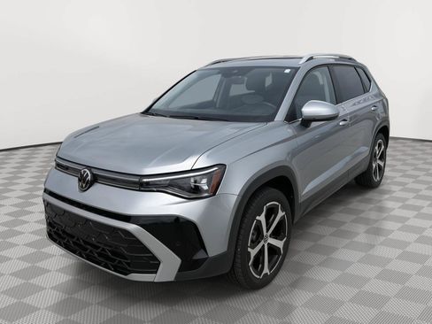 Certified 2025 Volkswagen Taos SEL AWD/4WD image 3
