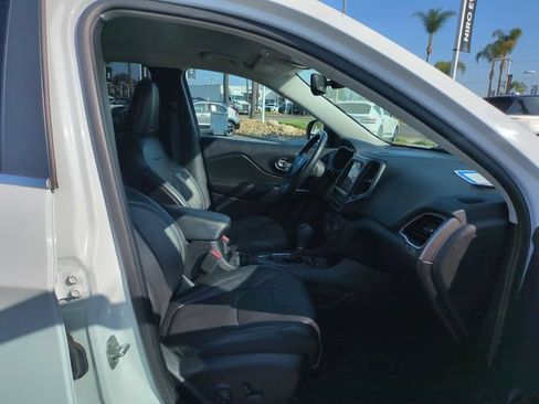 Used 2021 Jeep Cherokee Latitude Lux w/ Comfort/Convenience Group FWD image 30