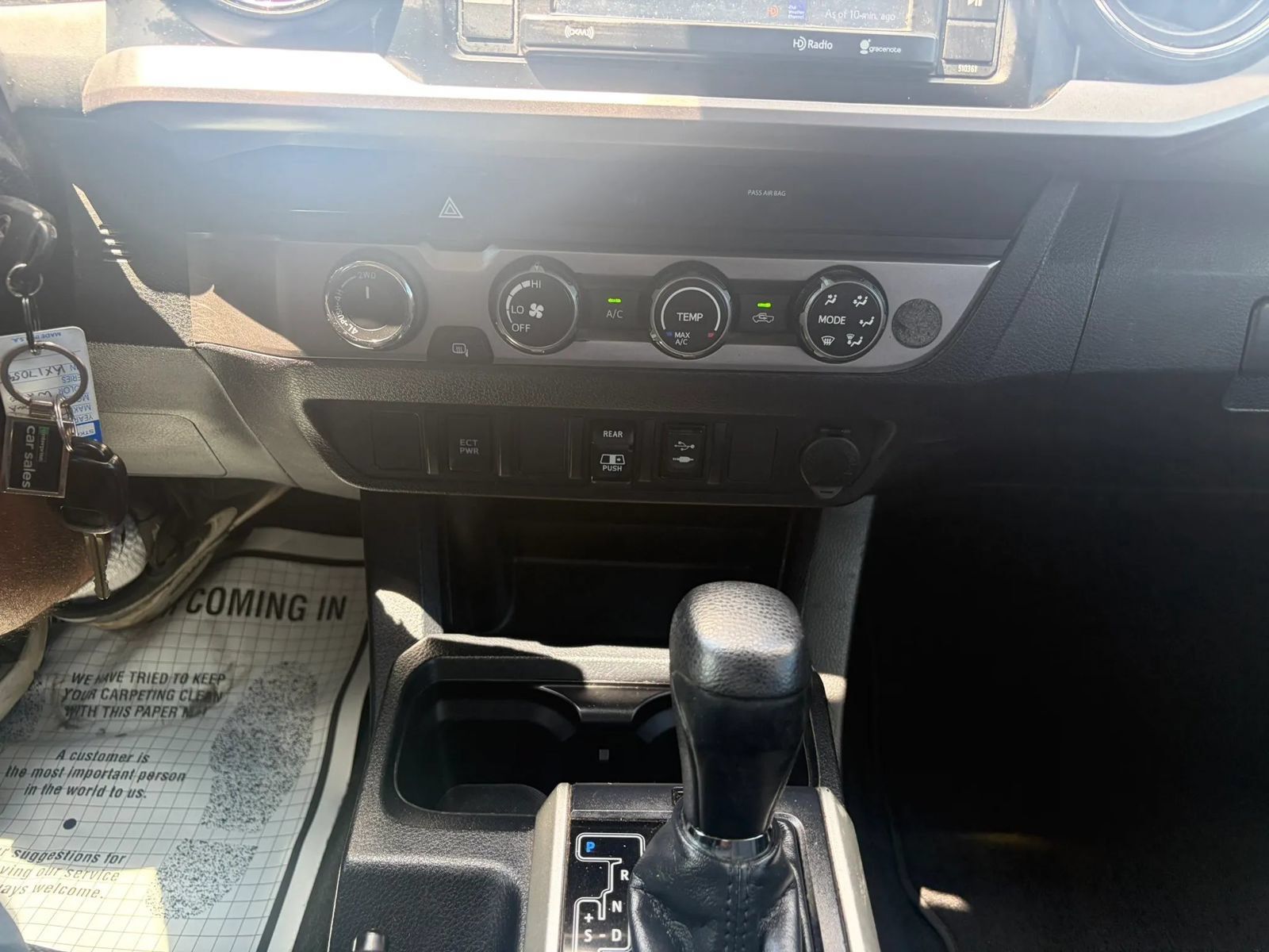 Used 2019 Toyota Tacoma SR5 AWD/4WD image 15