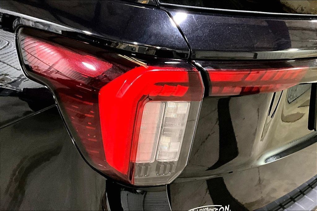 Certified 2025 Ford Explorer ST-Line AWD/4WD image 11