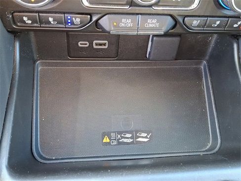 Used 2024 Chevrolet Suburban Premier image 24