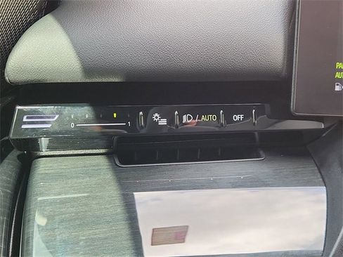 Used 2024 BMW 530i w/ Premium Package image 18