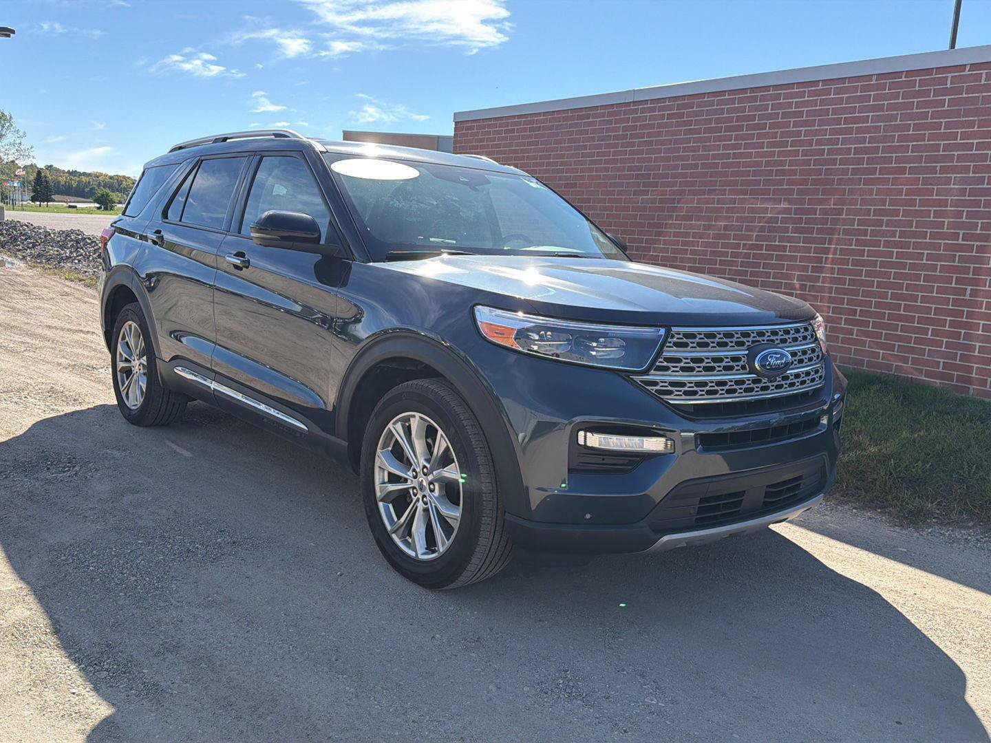 Used 2023 Ford Explorer Limited w/ Limited Technology Package AWD/4WD image 3
