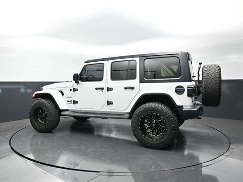 Used 2019 Jeep Wrangler Unlimited Sahara AWD/4WD image 2