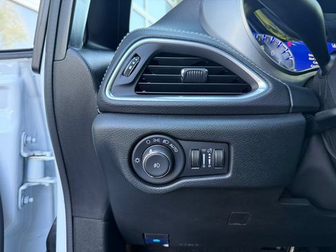 Used 2026 Chrysler Pacifica Limited w/ S Appearance Package FWD image 26