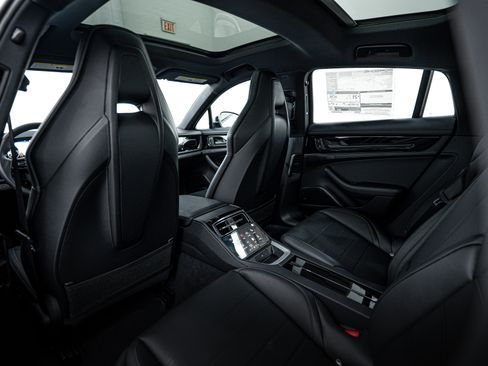Certified 2025 Porsche Panamera 4 image 25