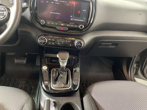 Used 2023 Kia Soul S FWD image 17