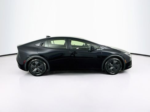 Used 2025 Toyota Prius LE FWD image 10