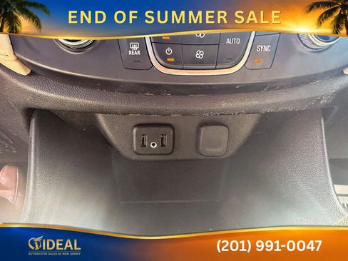 Used 2022 Chevrolet Traverse LS FWD image 30
