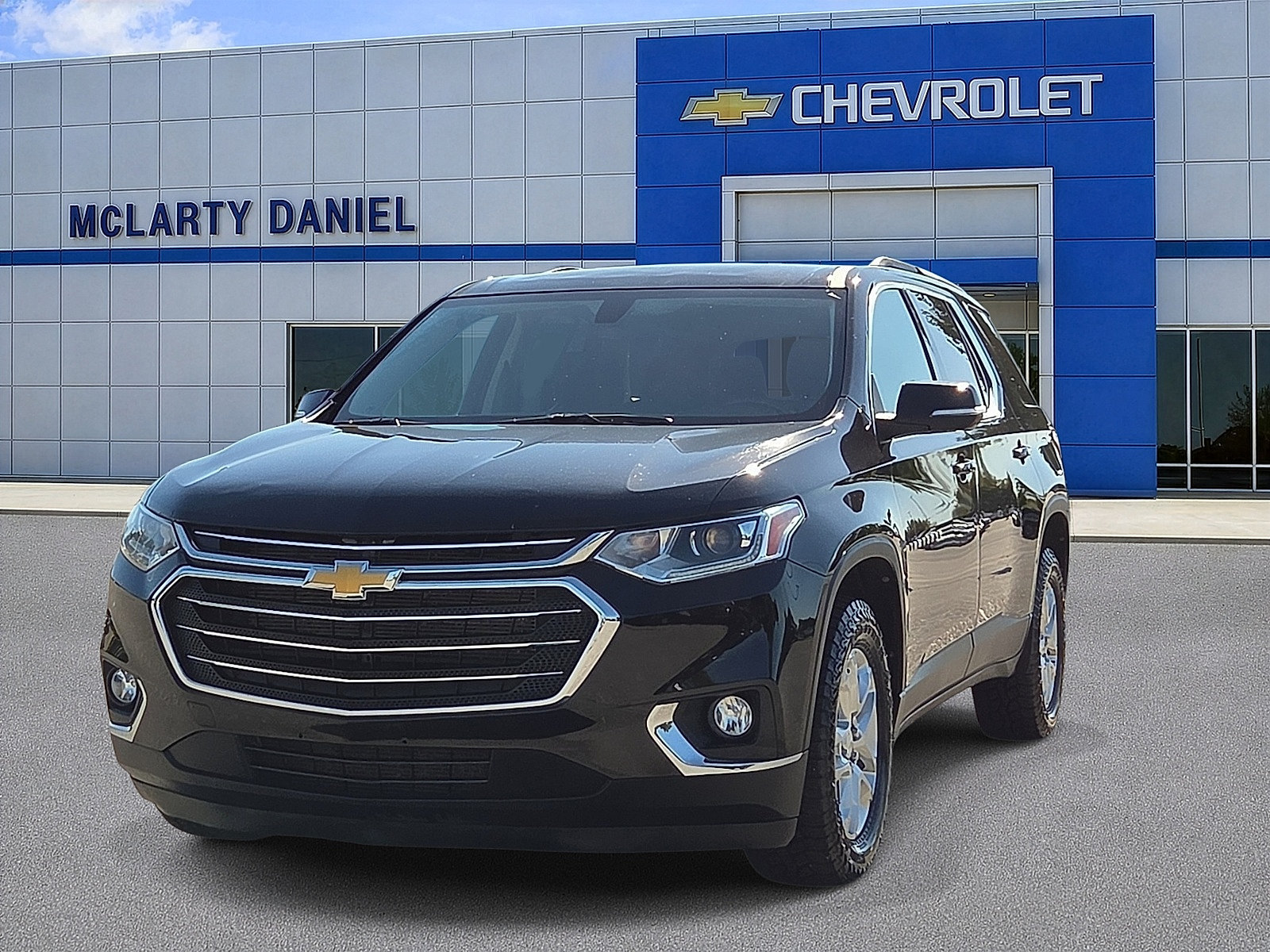 Used 2021 Chevrolet Traverse LT FWD image 2