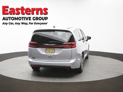 Used 2024 Chrysler Pacifica Touring-L FWD image 39
