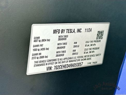 Used 2024 Tesla Cybertruck AWD Crew Cab image 41