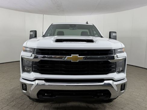 Used 2024 Chevrolet Silverado 2500 LT w/ Convenience Package image 2