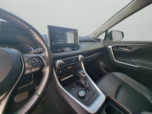 Used 2020 Toyota RAV4 Limited image 18