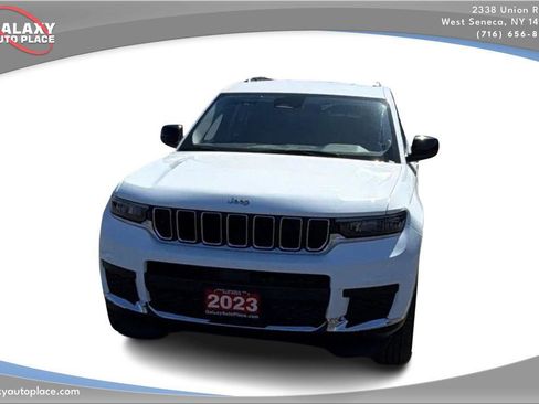 Used 2023 Jeep Grand Cherokee L Laredo AWD/4WD image 2