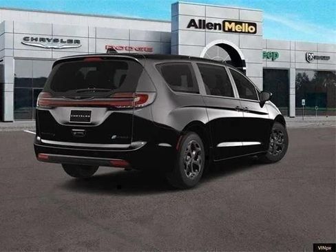 New 2023 Chrysler Pacifica Touring-L w/ S Appearance Package image 7