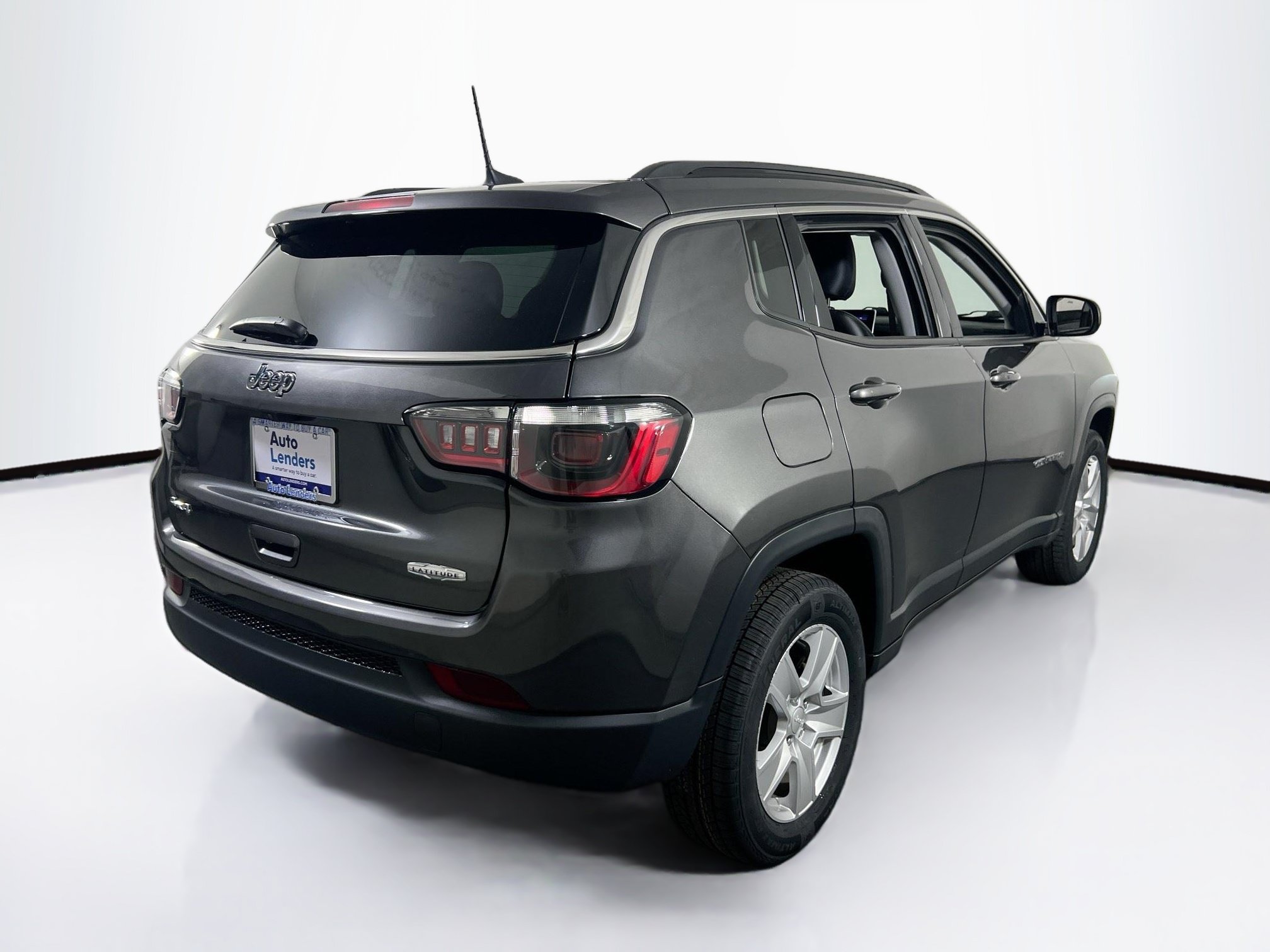 Used 2022 Jeep Compass Latitude AWD/4WD image 5