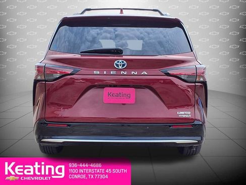 Used 2022 Toyota Sienna Limited FWD image 6