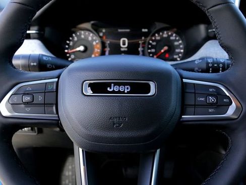 New 2025 Jeep Compass Latitude image 11