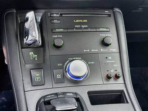 Used 2013 Lexus CT 200h w/ Leather Pkg FWD image 8