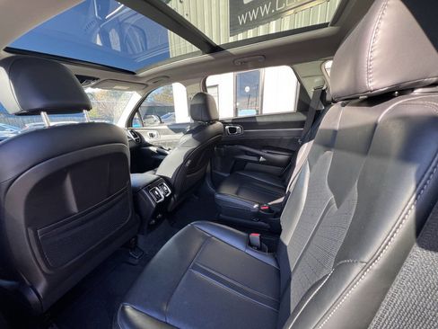 Used 2022 Kia Sorento SX image 12