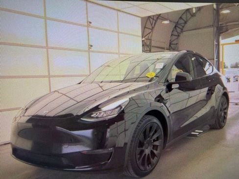 Used 2022 Tesla Model Y Long Range AWD/4WD image 5