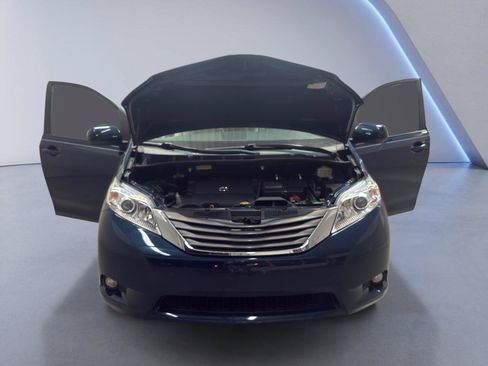 Used 2012 Toyota Sienna XLE w/ Entertainment Pkg FWD image 10