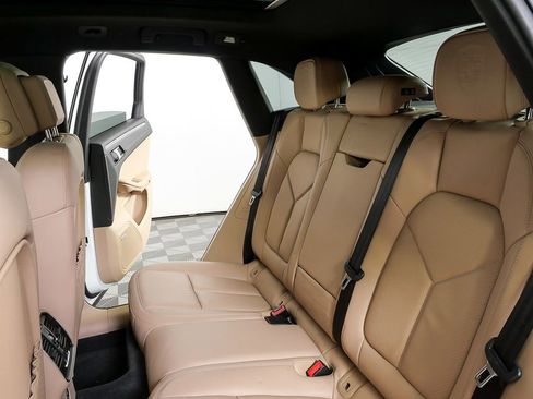 Certified 2022 Porsche Macan S AWD/4WD image 22