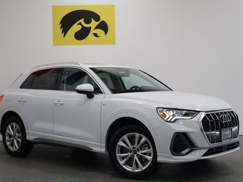 Used 2025 Audi Q3 2.0T Premium image 2