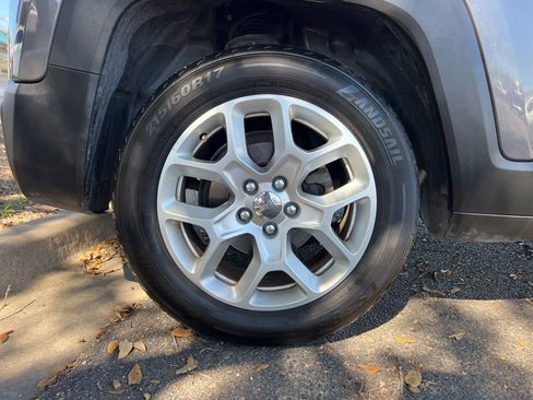 Used 2017 Jeep Renegade Latitude image 9